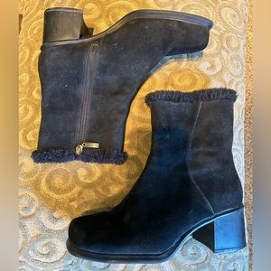 Sporto size 9. Black chunky heel boots. Zip up side. Sherpa lined.